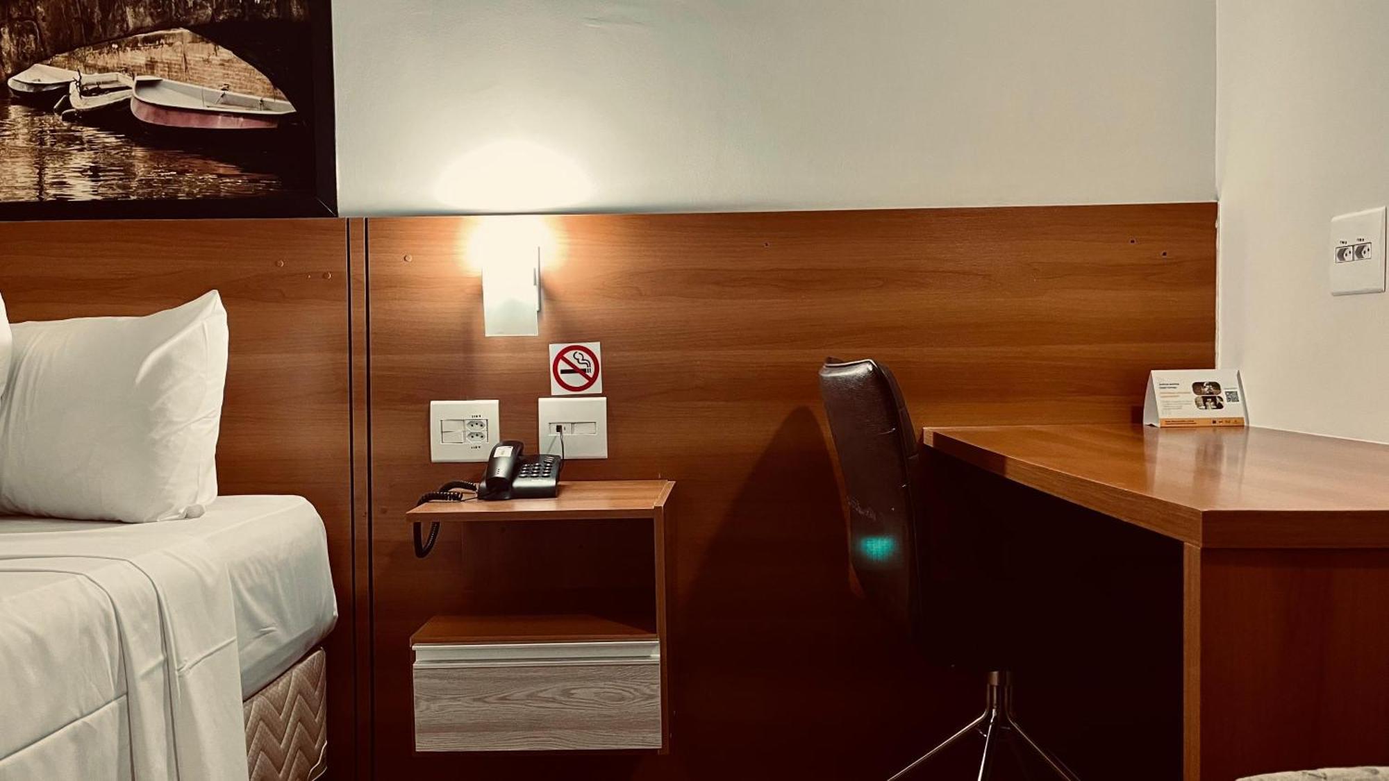 Hotel Amsterdam Монтис Кларос Екстериор снимка