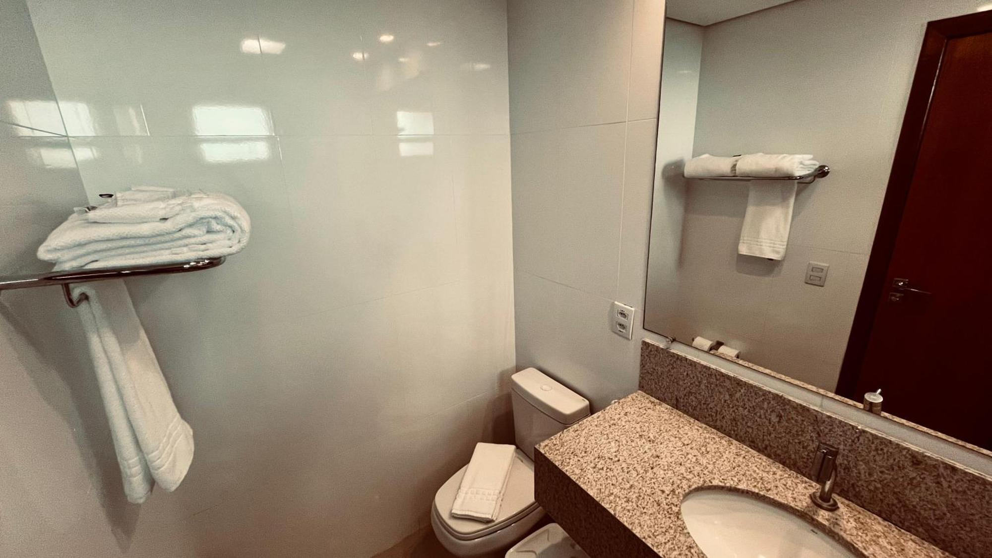 Hotel Amsterdam Монтис Кларос Екстериор снимка