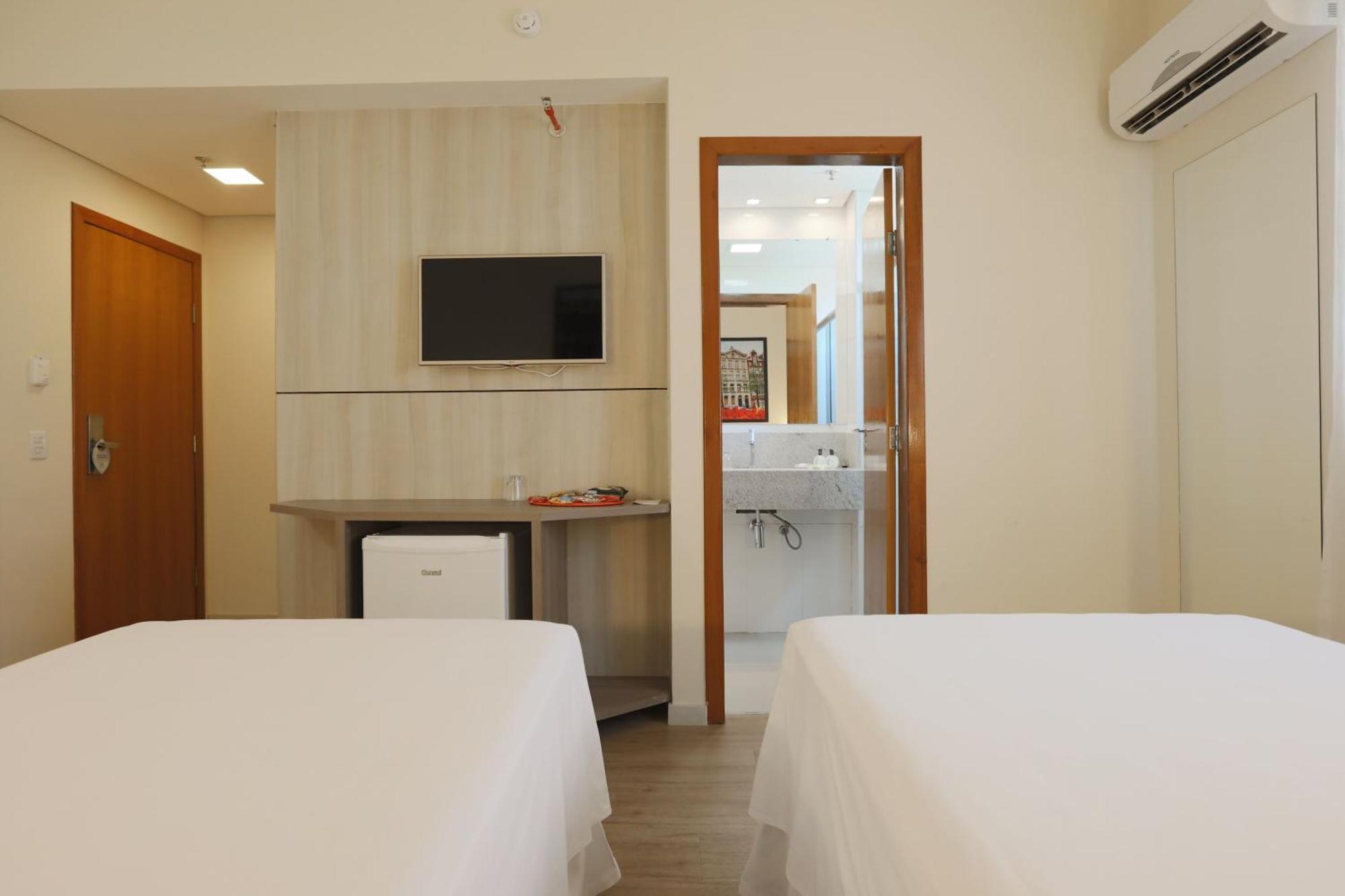 Hotel Amsterdam Монтис Кларос Екстериор снимка